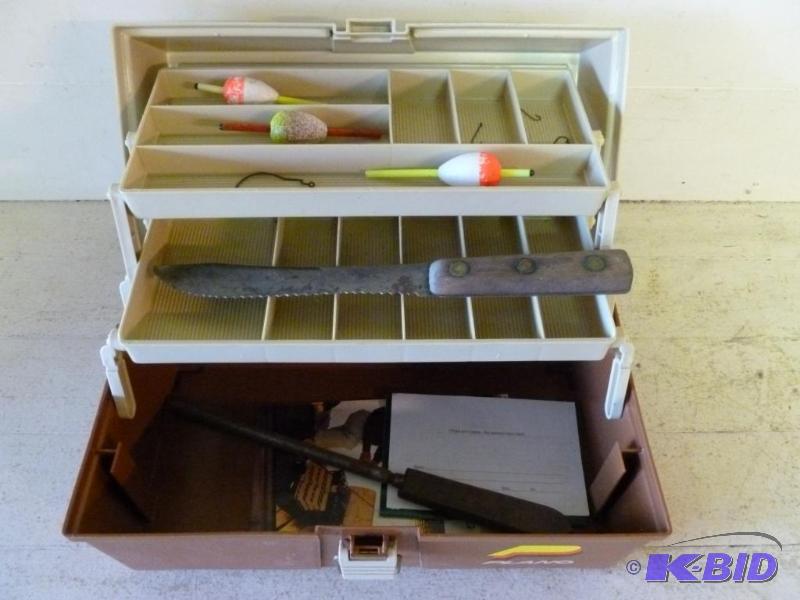 lot 221 image: Plano 2200 plastic tackle box, comes with a v...