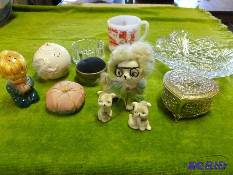 lot 226 image: This lot consists of a vintage cast white bra...