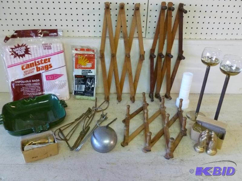 lot 228 image: Large lot of nice decorative items and two pa...