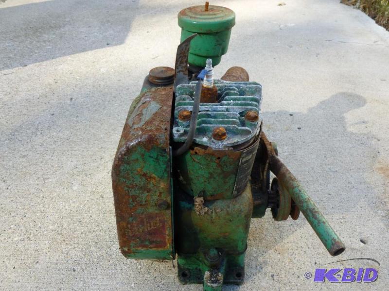 lot 233 image: Vintage Briggs & Stratton gas engine mode...