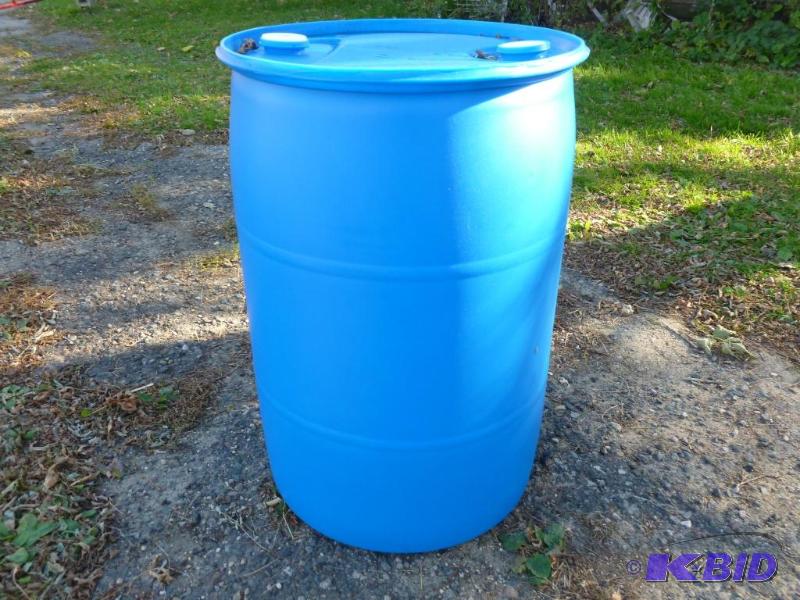 lot 243 image: Large 55 gallon plastic drum, comes with two ...