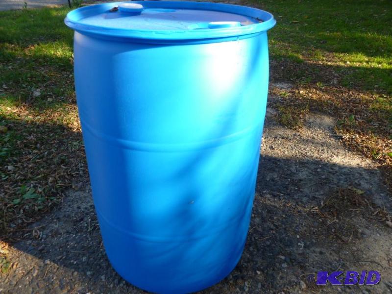 lot 244 image: Large 55 gallon plastic drum, comes with two ...