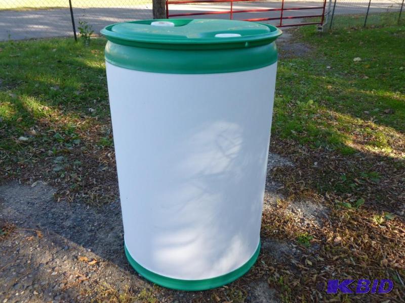 lot 246 image: Large 55 gallon plastic drum, comes with two ...