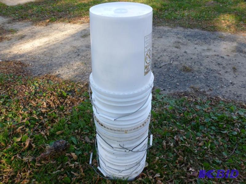 lot 250 image: Lot of seven 5 gallon plastic pails with meta...