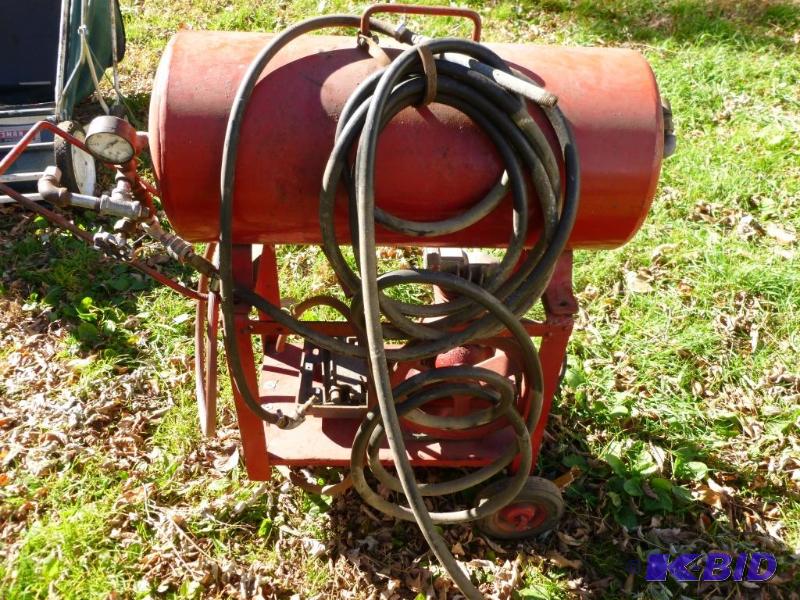 lot 34 image: Heavy duty air compressor tank and stand asse...