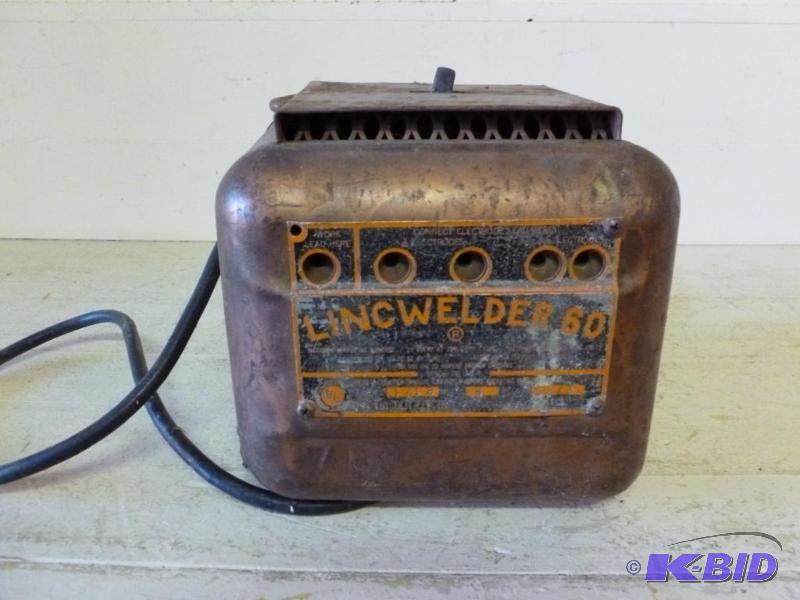 lot 39 image: Vintage Linc Welder 60, working condition unk...
