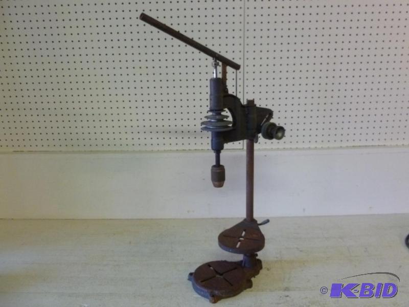 lot 40 image: Bench&nbsptop drill press, measures 30"...