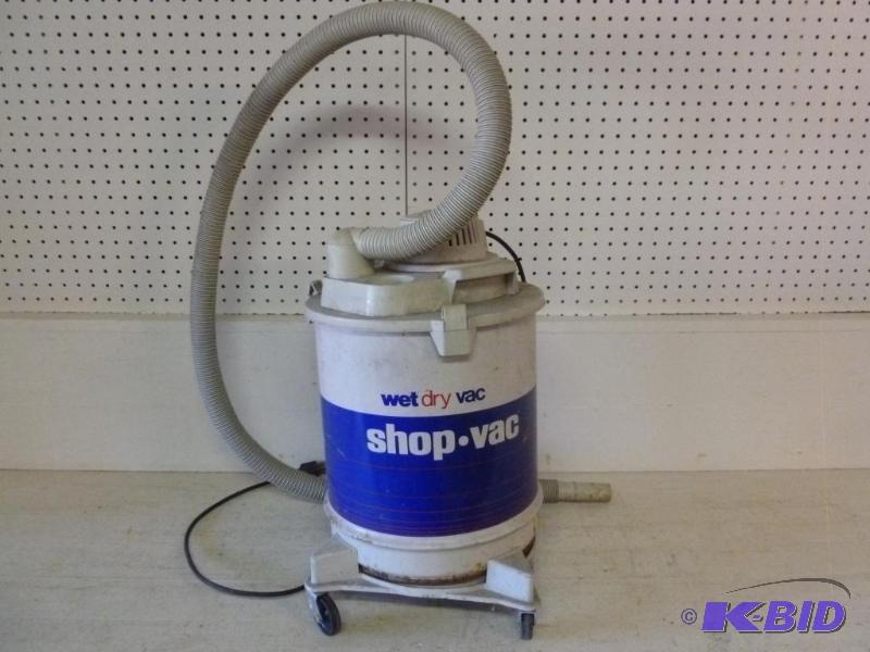 lot 47 image: Wet  dry shop vac, tested and works....