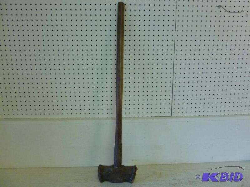 lot 59 image: Large wood handled sledge hammer that measure...
