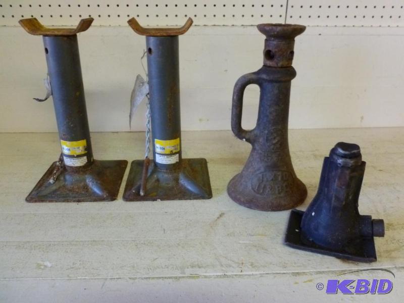 lot 62 image: This lot consists of two Napa Fleet jack stan...