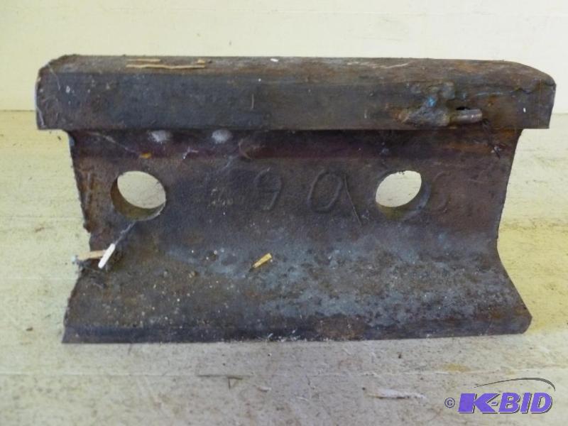 lot 64 image: Heavy duty iron railroad anvil, measures 10&q...