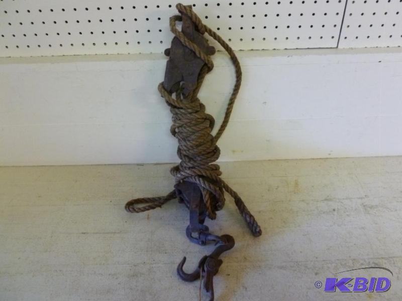 lot 68 image: Vintage block and tackle with burlap rope set...