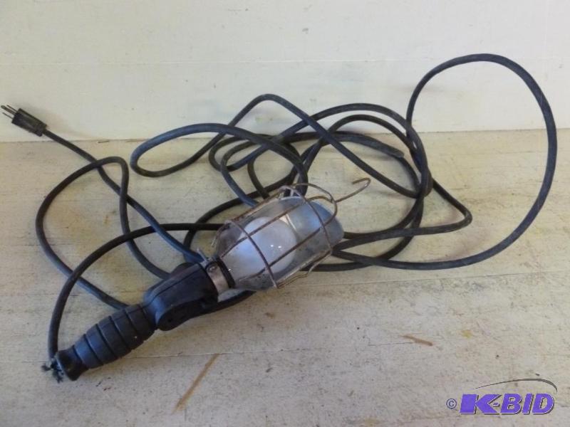 lot 75 image: Trouble light with a good length of cord, tes...