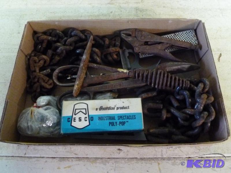 lot 78 image: This lot consists of a large Wiss - 9 tin she...