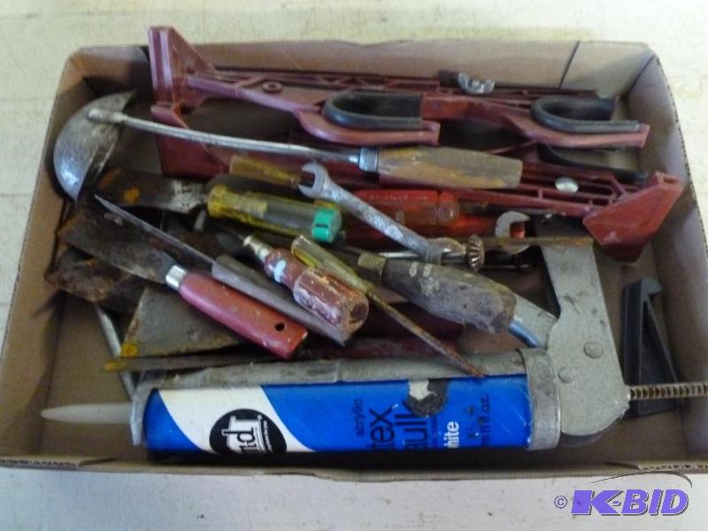 lot 79 image: This lot consists of wood handled tools, caul...