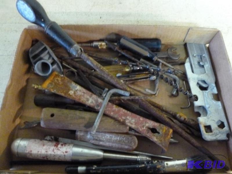 lot 80 image: Lot of tools that includes drill bits, screwd...