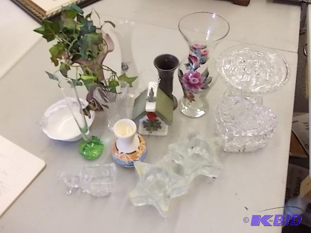lot 23 image: Oster&nbspFood Warming Tray, Glass Trifle Bo...