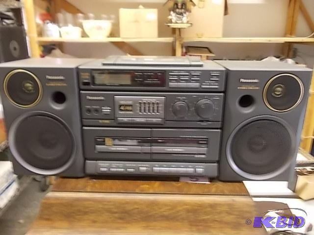 lot 29 image: Panasonic S-X85&nbspBoom Box-TunerCassette...