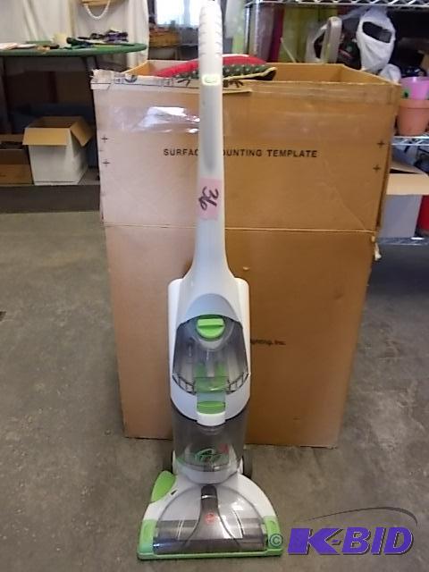 lot 36 image: Hoover Floor-Mate Upright Vacuum (Works)...