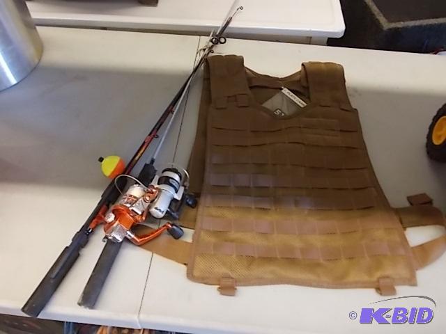 lot 43 image: NEW-Tactical Plate Carrier Vest, 2-Rods &...