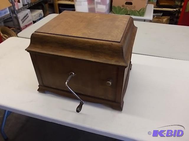 lot 5 image: Vintage Record Player...