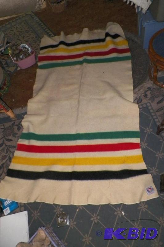lot 110 image: Pendleton 40 x 74 Wool Blanket