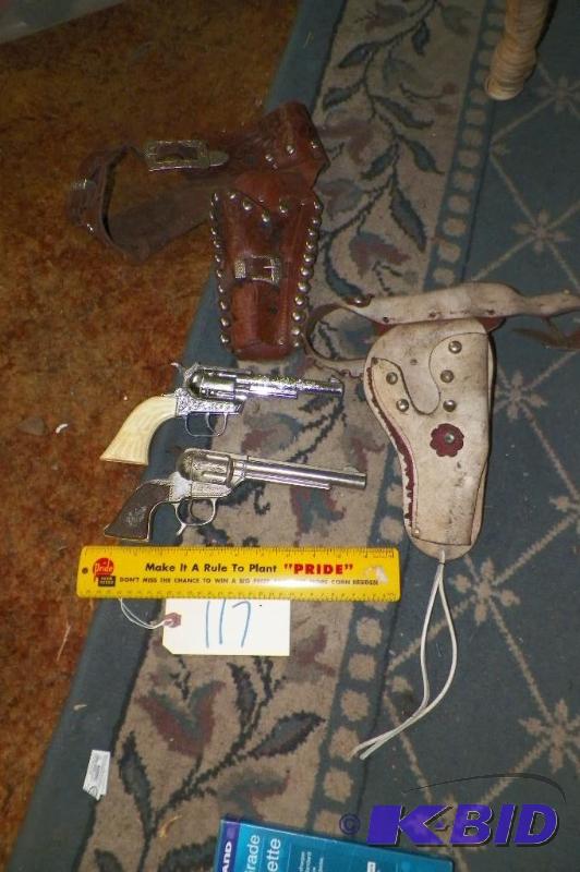 lot 117 image: Roy Rogers and a Pony Boy Cap Guns with belt & Holster