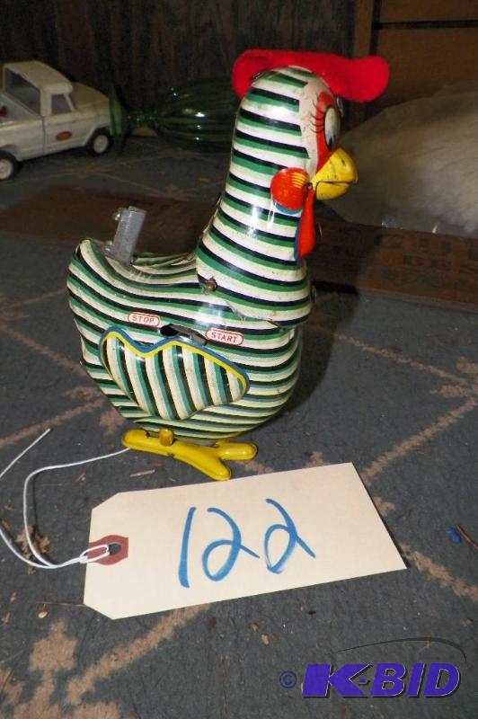 lot 122 image: Battery Operated Chicken