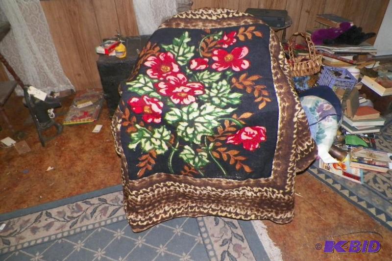 lot 136 image: Chase Throw Blanket 50 x 50 inches