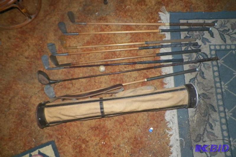 lot 137 image: Wood Shaft Golf Clubs in Bag