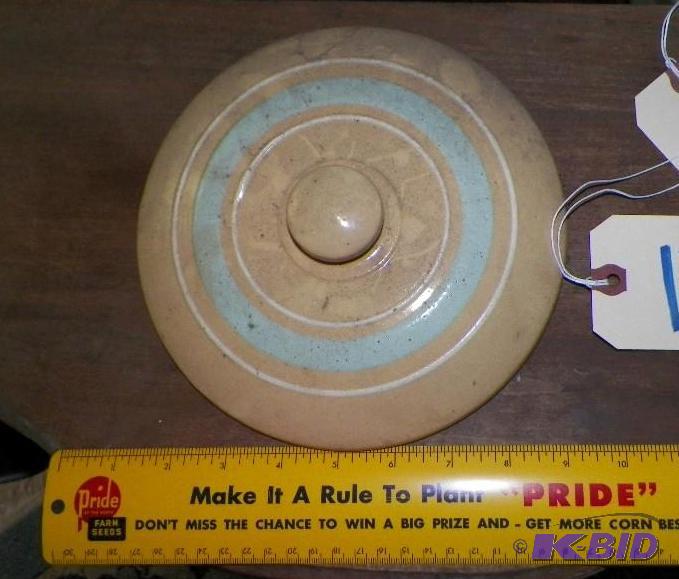 lot 139 image: 7 12 inch stoneware lid No chips or cracks