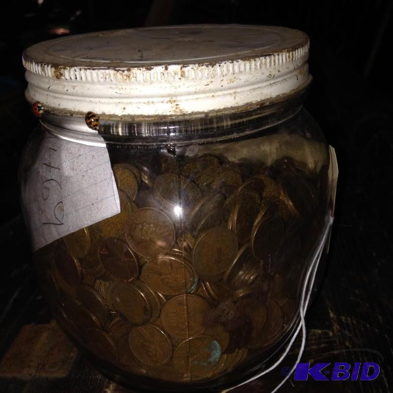 lot 14 image: Jar with 1469 Wheat Pennies