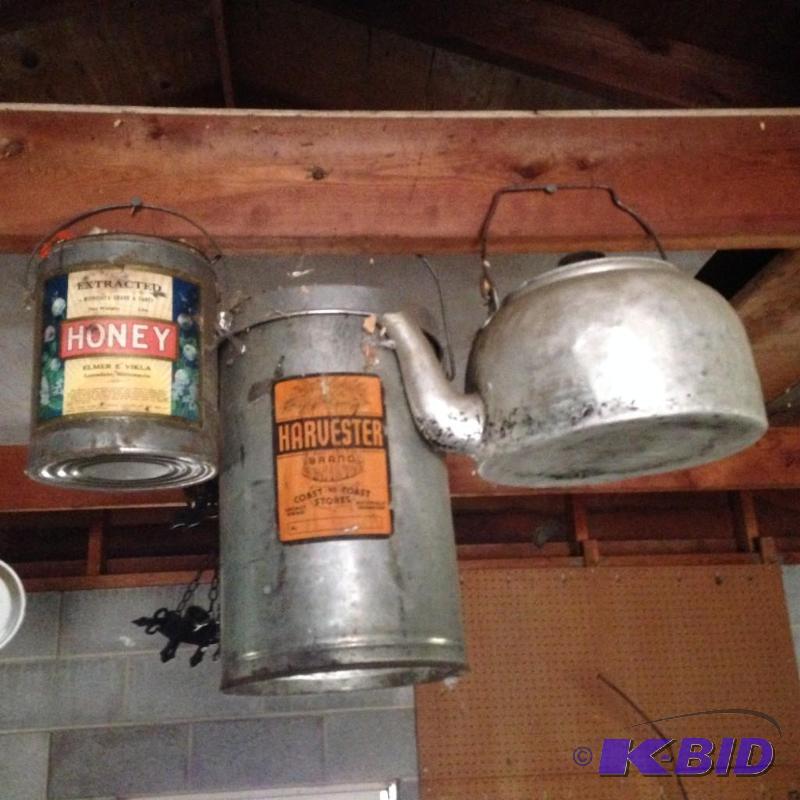 lot 140 image: 2 Containers & Kettle
