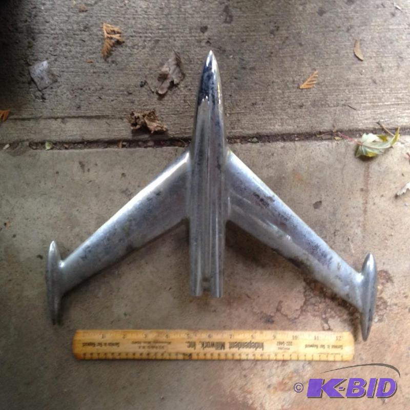 lot 141 image: Larger Airplane Shaped Hood Ornament