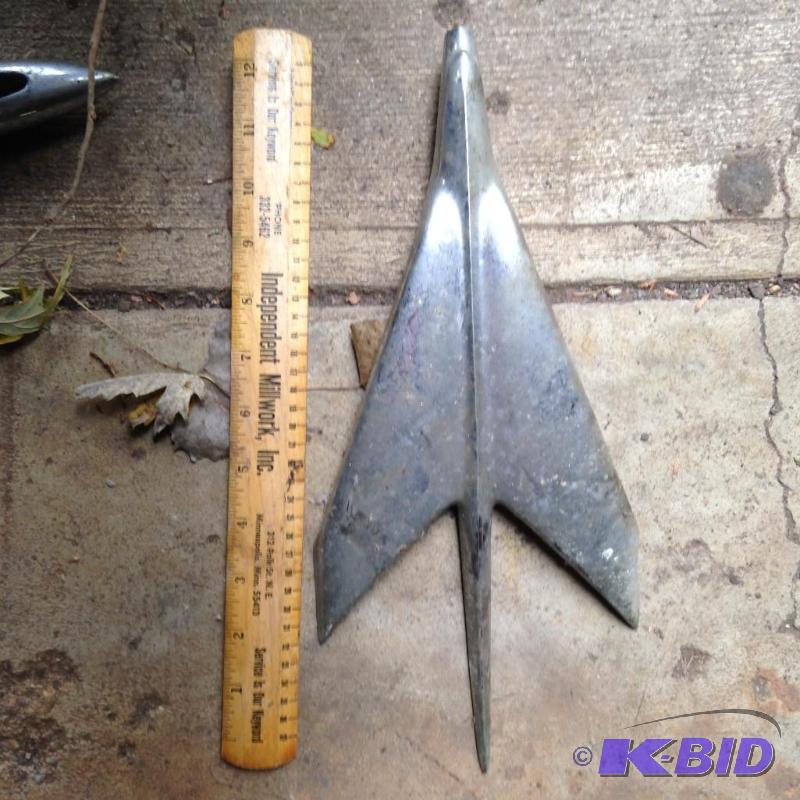 lot 142 image: Smaller Airplane Shaped Hood Ornament