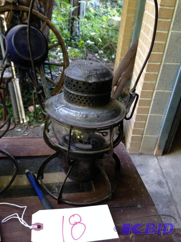 lot 18 image: W T Co. Railroad lantern