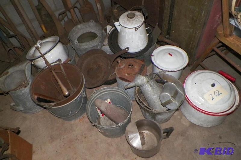 lot 202 image: Large lot of old pans