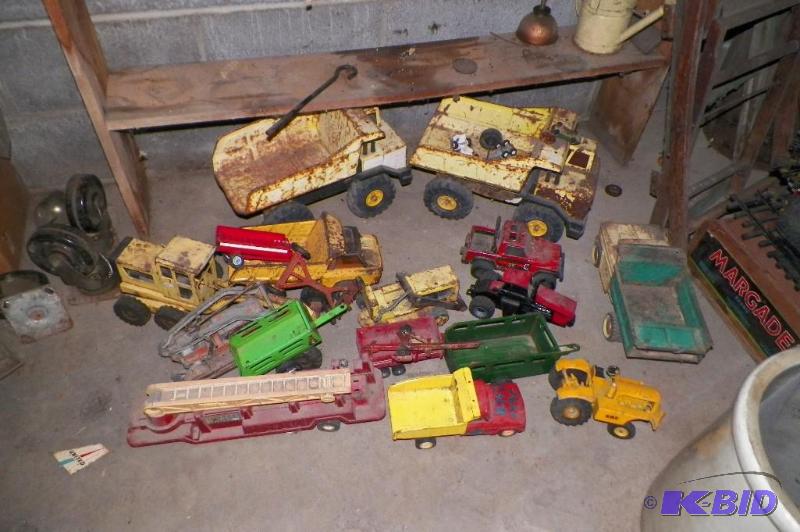 lot 206 image: Old Toy Truck Lot