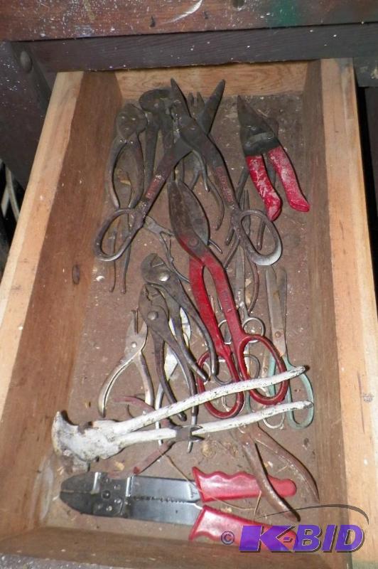lot 23 image: Tool Lot