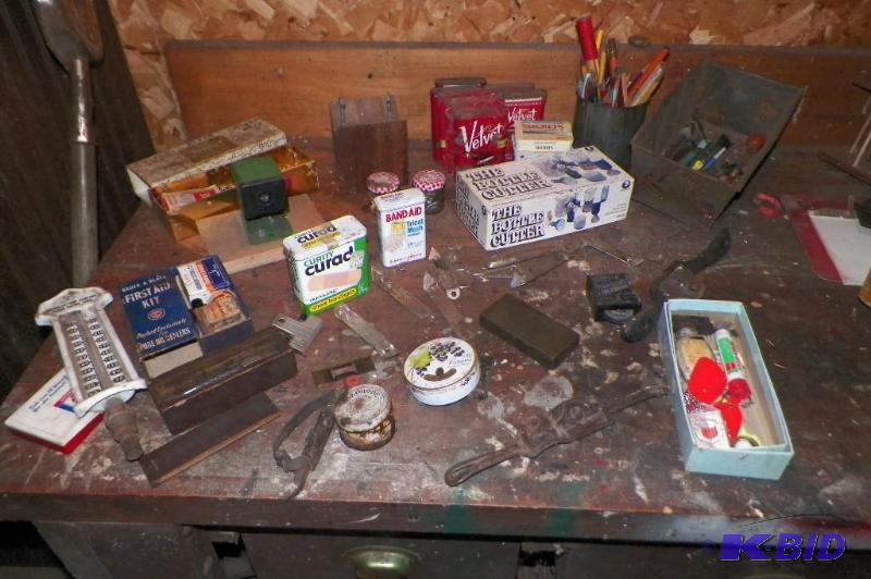 lot 27 image: Items from top of tool cabinet