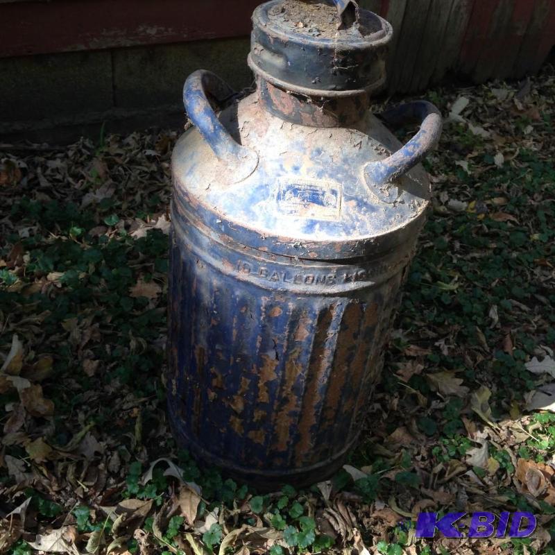 lot 284 image: Antique Ellison 10 Gallon Milk Can