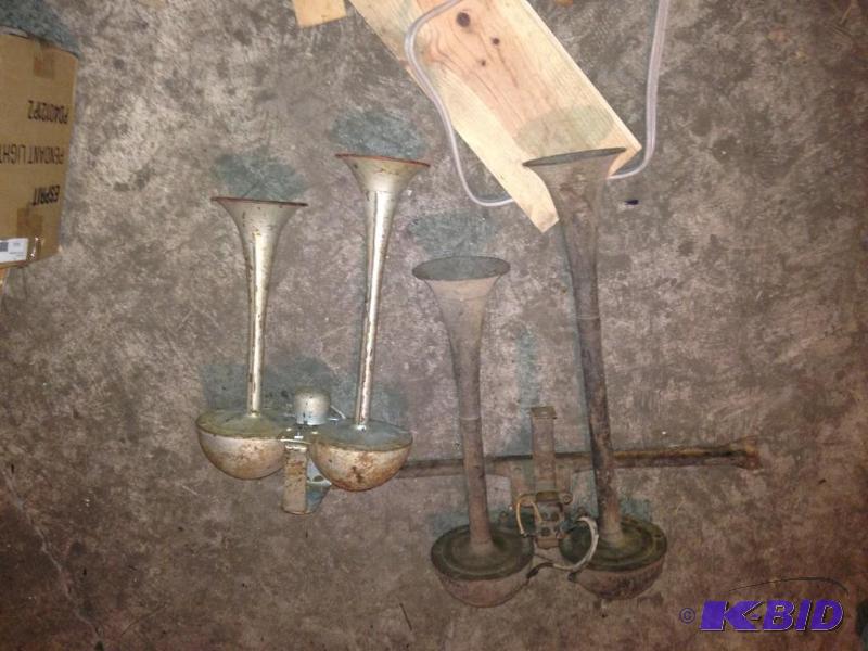 lot 290 image: 2 Sets of Car Horns