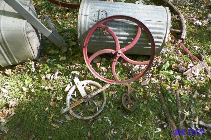 lot 325 image: Metal Pulleys and Machine part