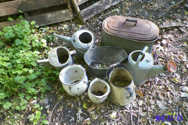 lot 329 image: Metal pan Lot