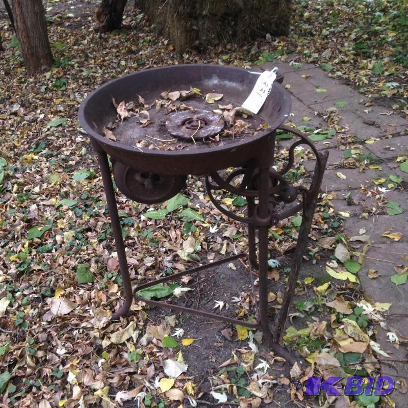 lot 331 image: Antique Blacksmith Forge