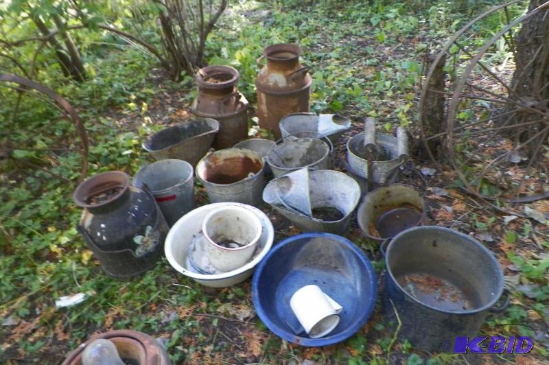 lot 338 image: Large lot of Metal pans, Buckets & Milk Cans