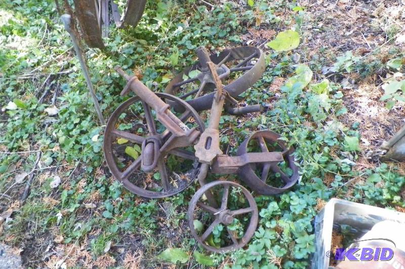 lot 340 image: 4 Railroad Wheels