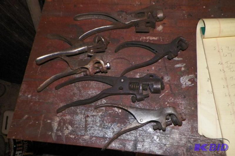lot 35 image: Collection of old tools
