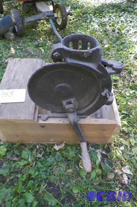 lot 358 image: Corn Sheller - Still Turns