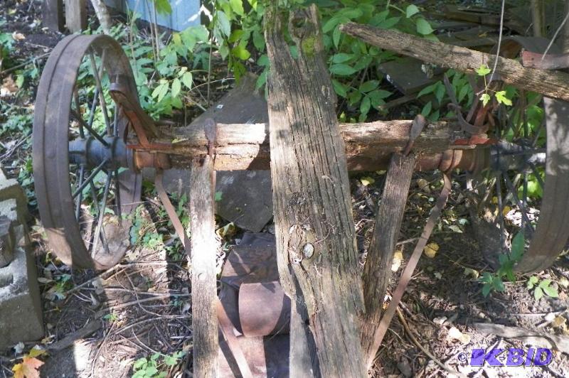 lot 360 image: Wagon for parts - once again very rough - metal parts should be there